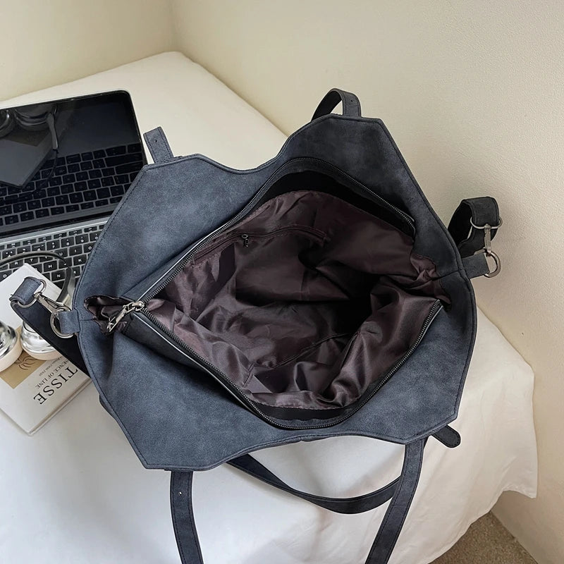 interieur du sac a main pour les cours lycee