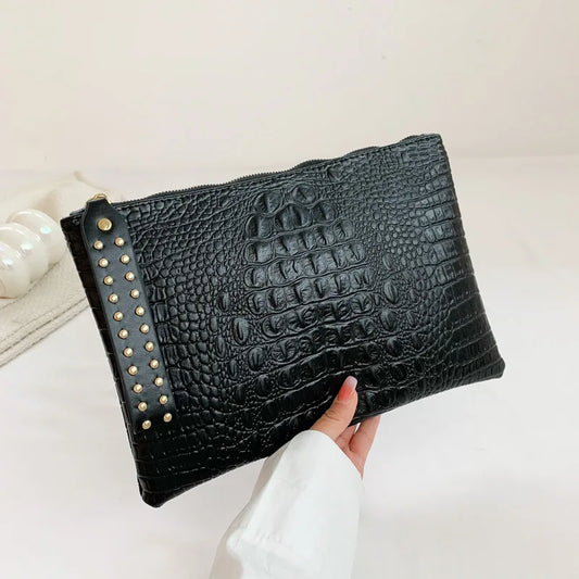 pochette en similicuir noir croco