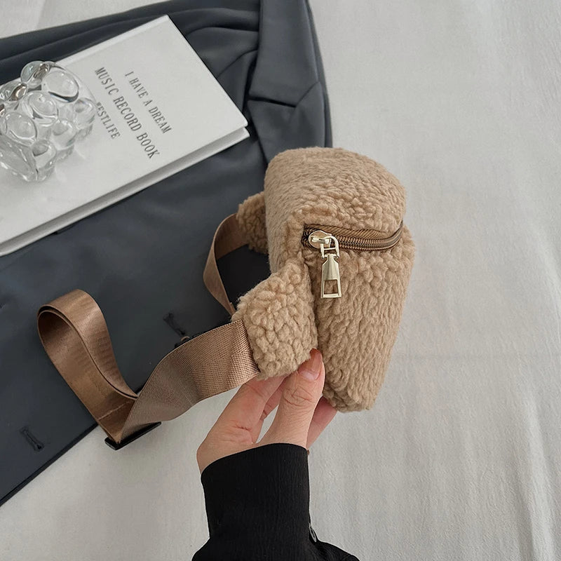 details du sac banane moumoute femme chic