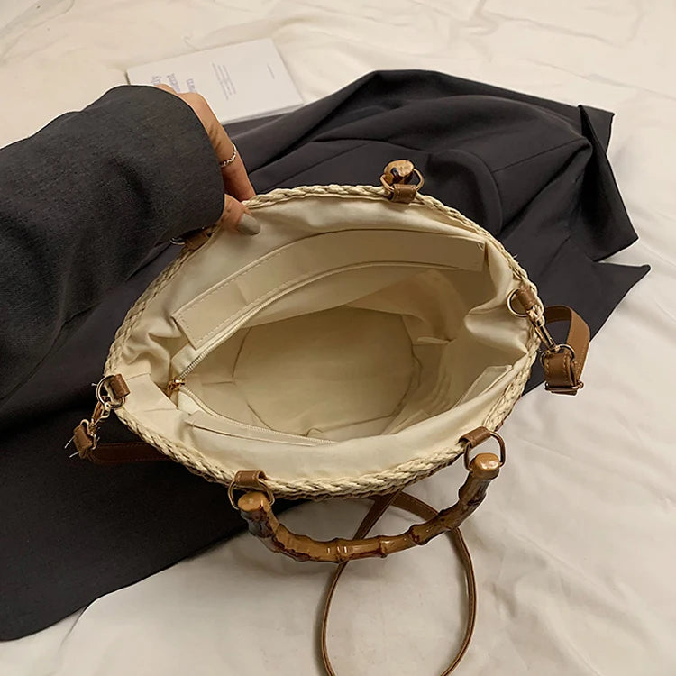 interieur du sac en paille luxe