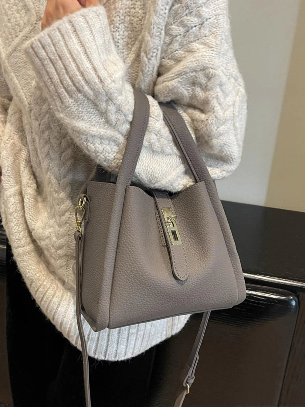 sac besace bandouliere femme en similicuir gris