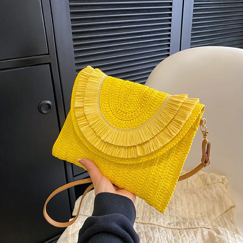 pochette en paille jaune