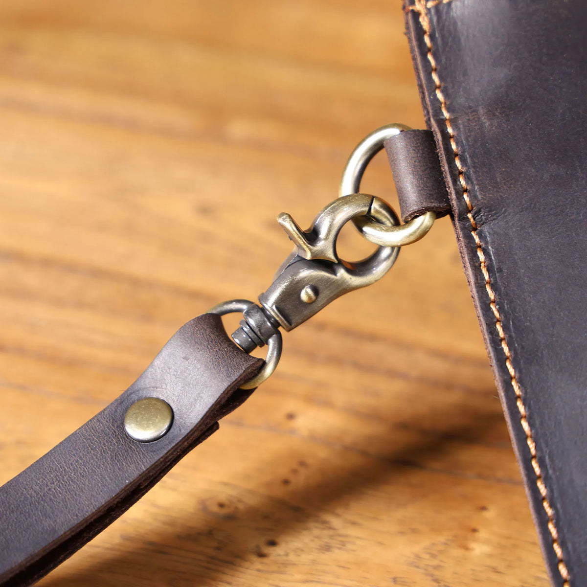 pochette sac homme avec dragonne