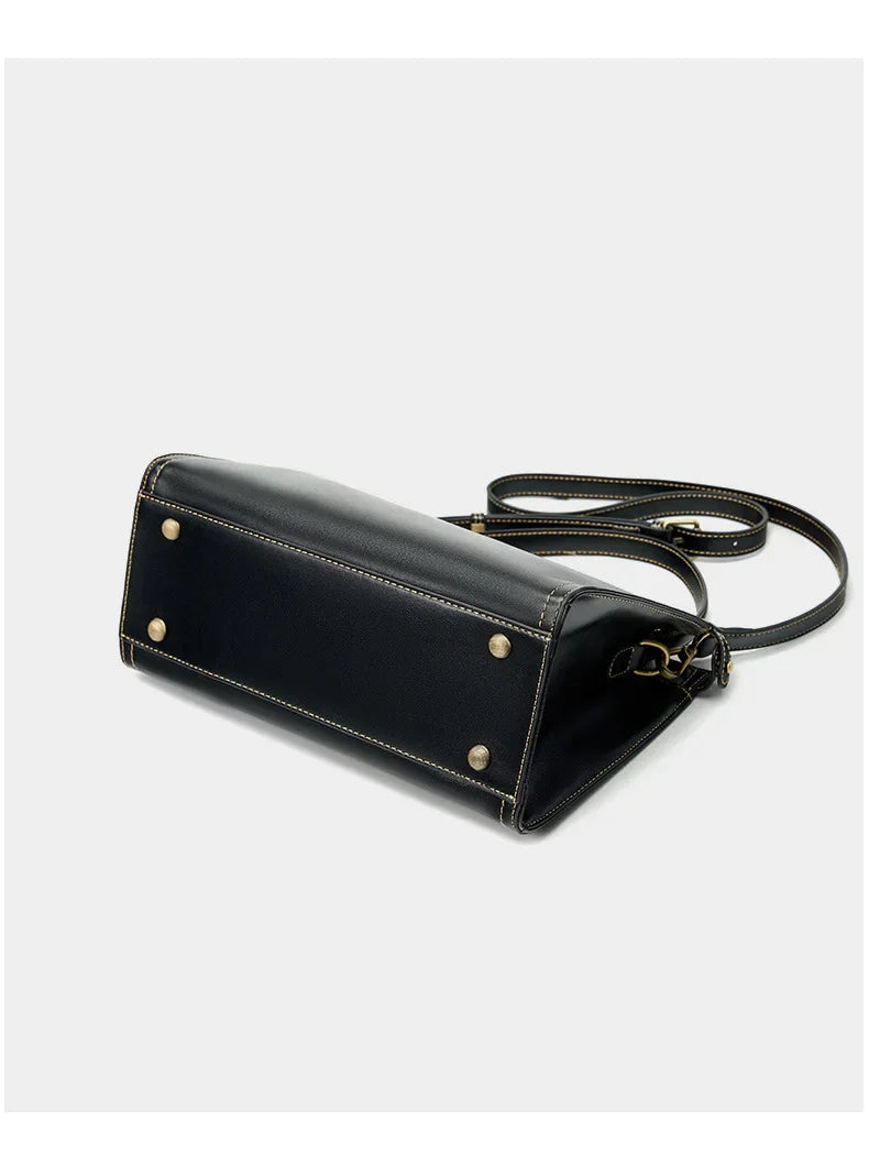 dessous du sac a main avec surpiqures