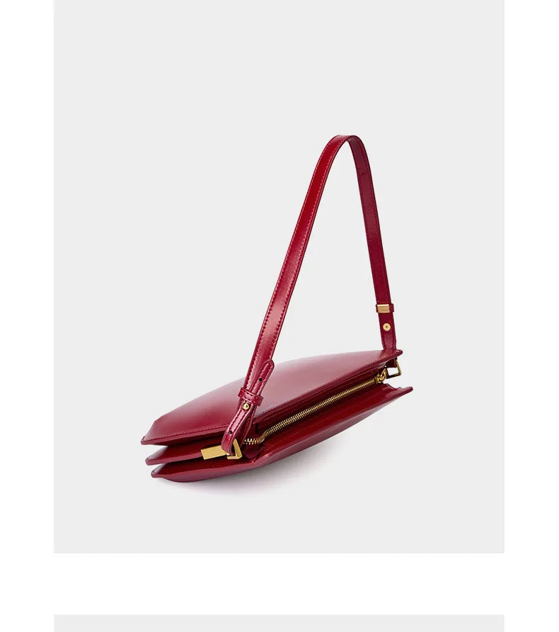 details du sac à main bandoulière luxe rouge
