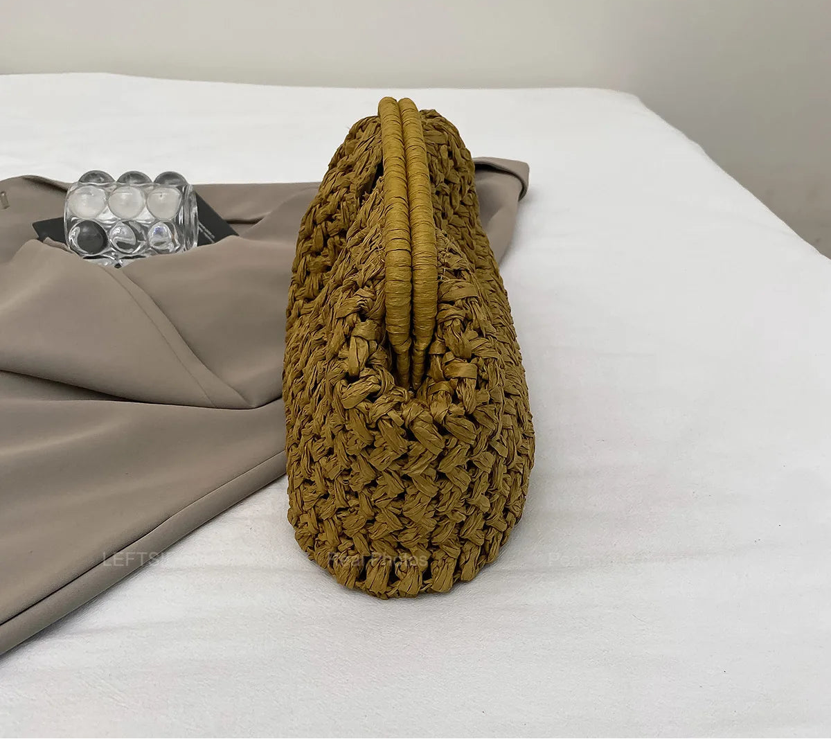 detials du pochette en paille t