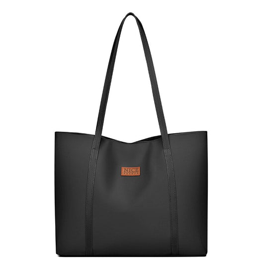 sac a main noir rectangulaire en nylon