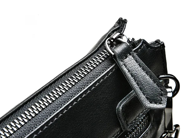 details de la pochette a main pour homme