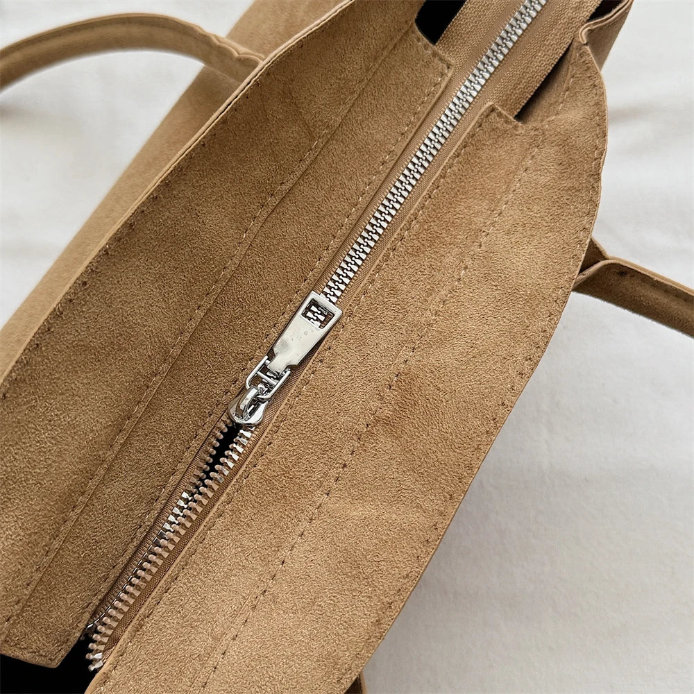 details du sac femme porte epaule rouge fonce