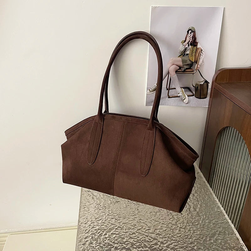 Sac suédine marron chocolat vue de trois quart