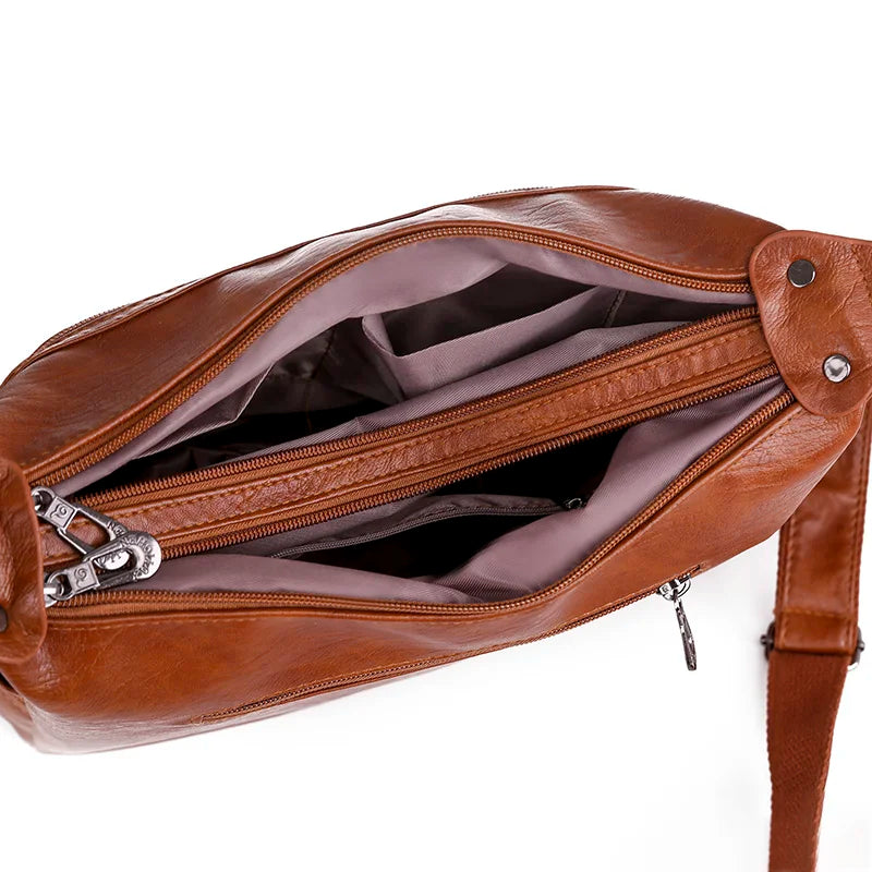 interieur du sac besace marron femme en cuir souple