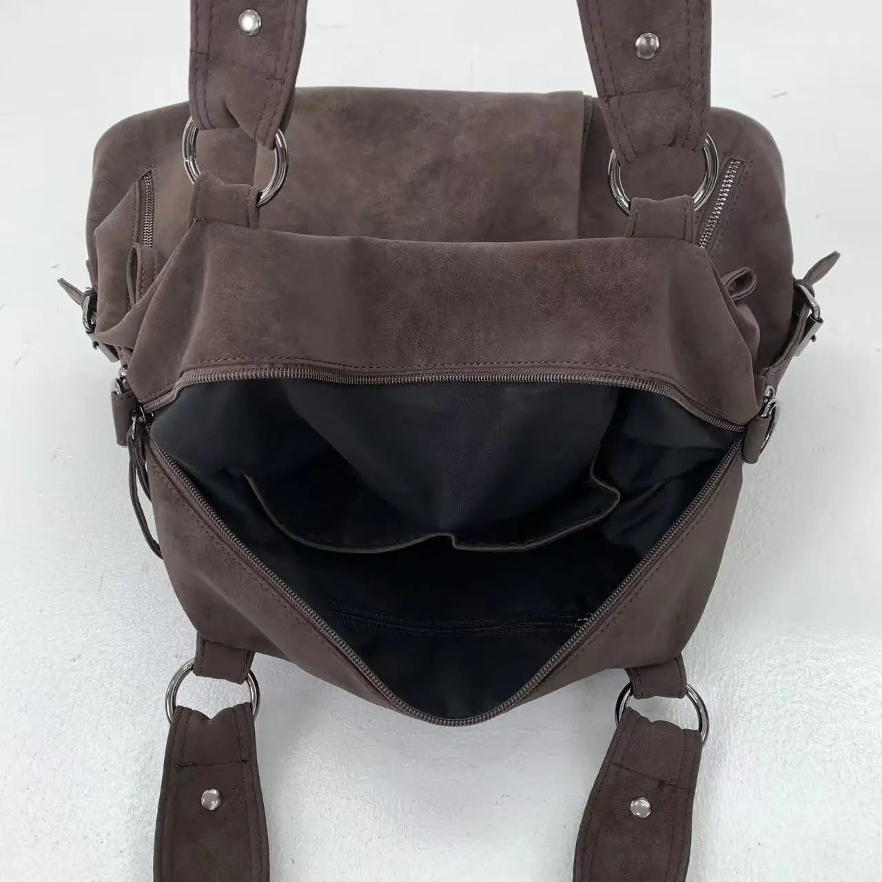 interieur du sac cabas pour les cours 