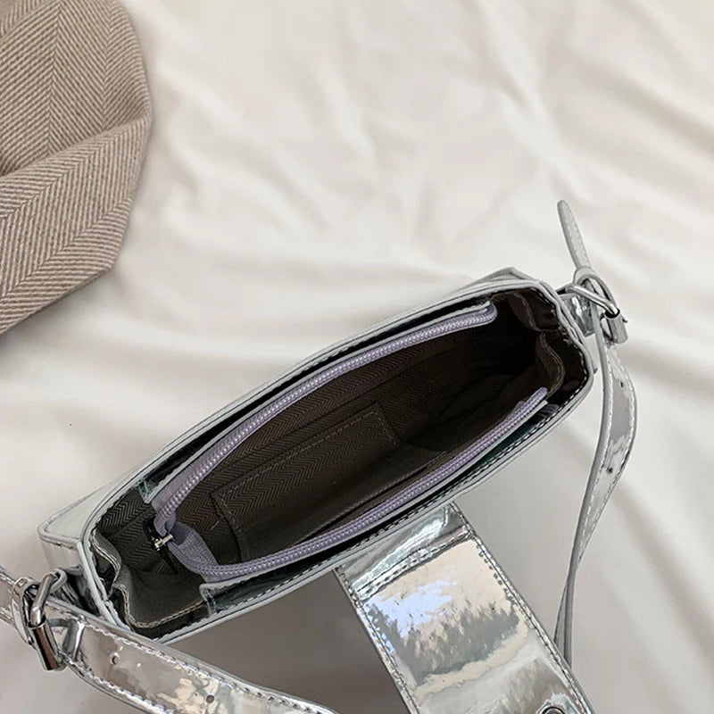 interieur du petit sac argente
