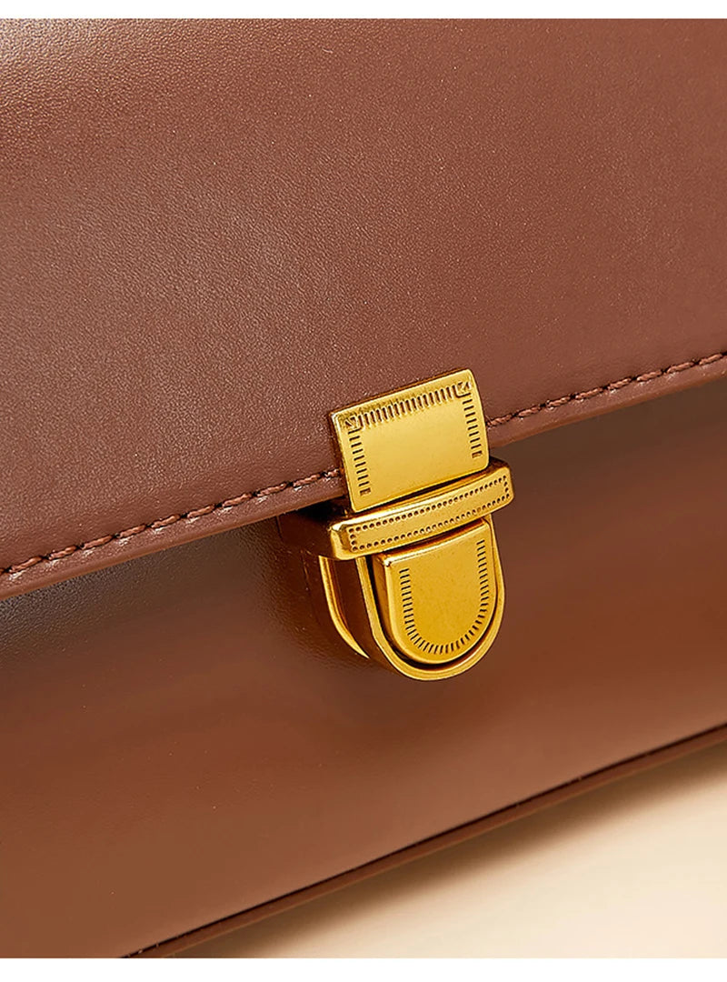 détails du sac baguette marron