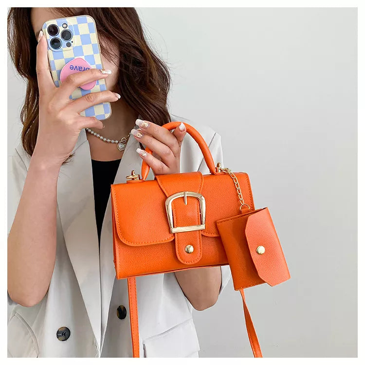 petit sac a main orange avec détails dorés