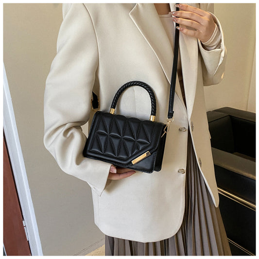 petit sac a main noir et dore