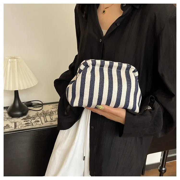 pochette femme en tissu texture
