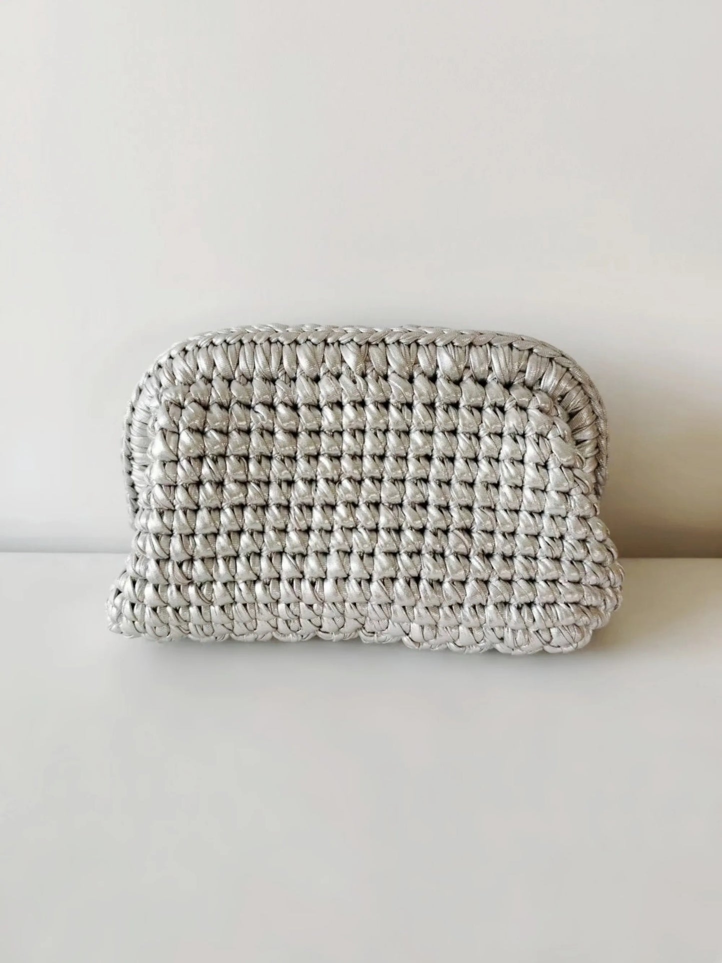 pochette en crochet argente