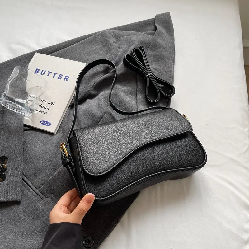 sac a main noir en similicuir