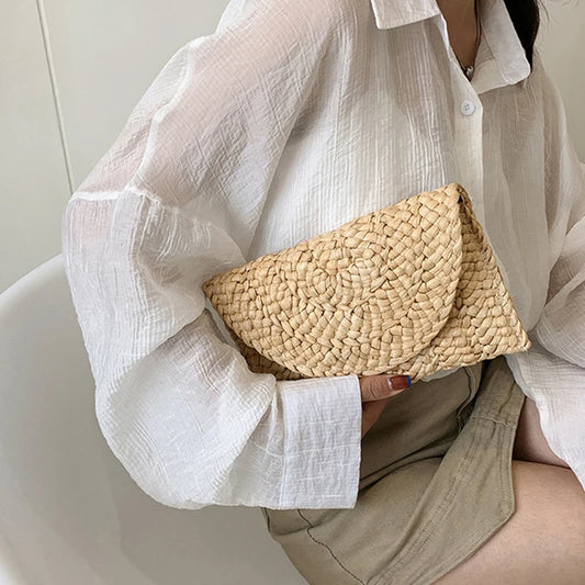 petite pochette en paille