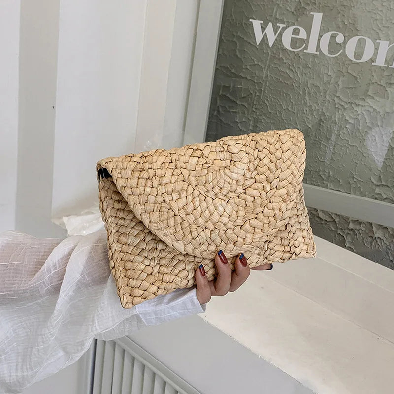 petite pochette femme en paille beige