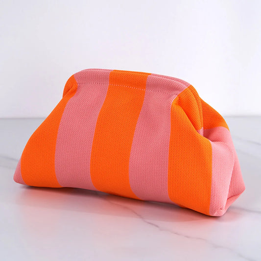 pochette a main saumon