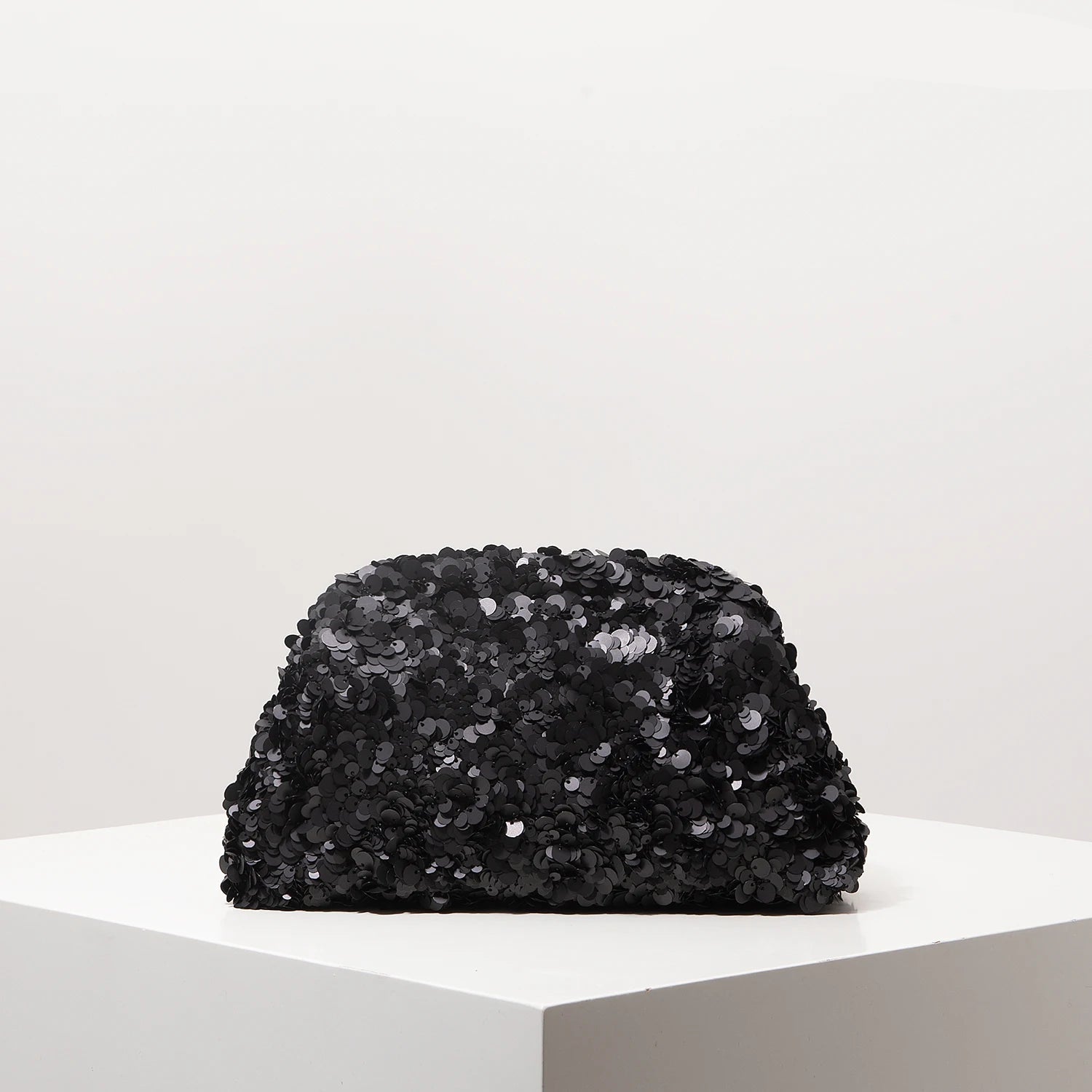 pochette de soiree a sequins noirs