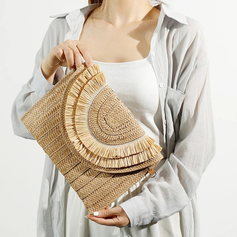 pochette en paille tendance