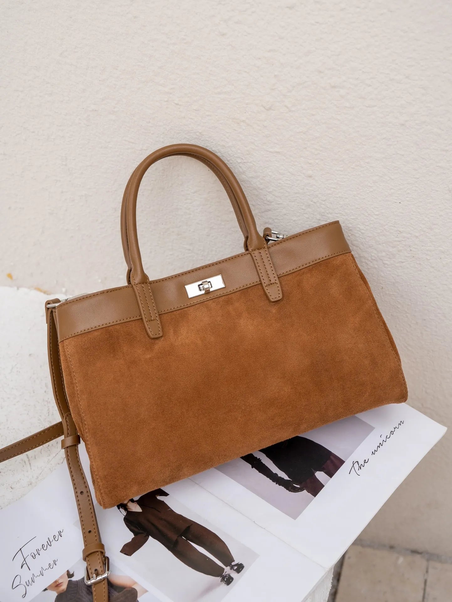 sac a main en daim camel