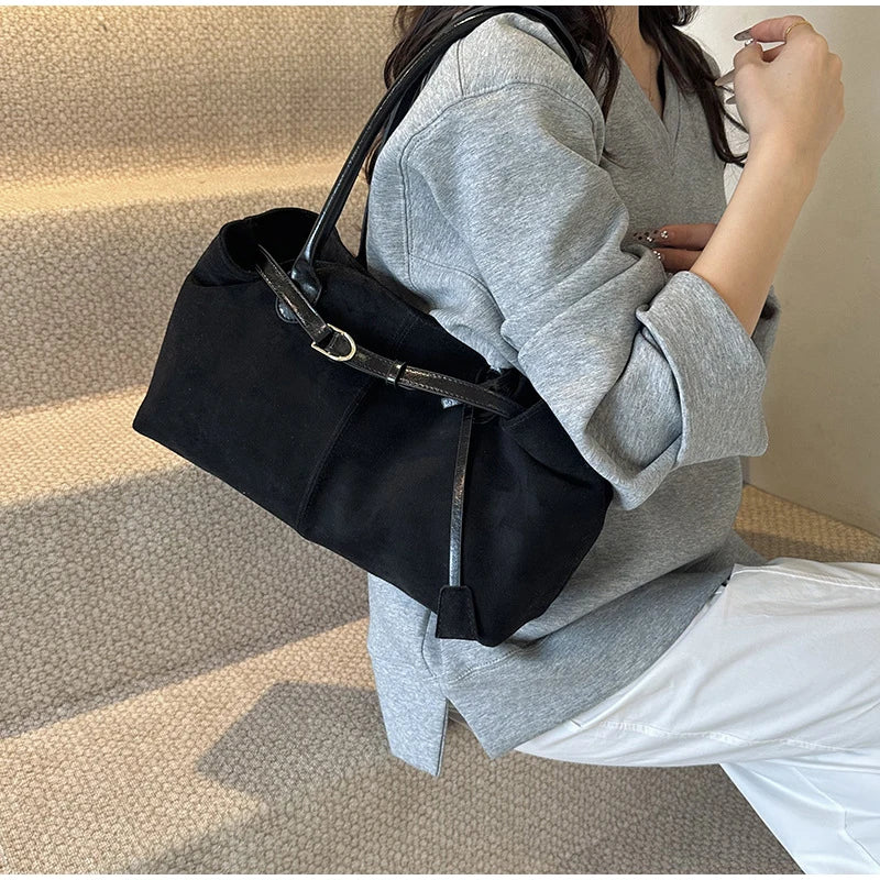 sac a main suedine noir porte epaule