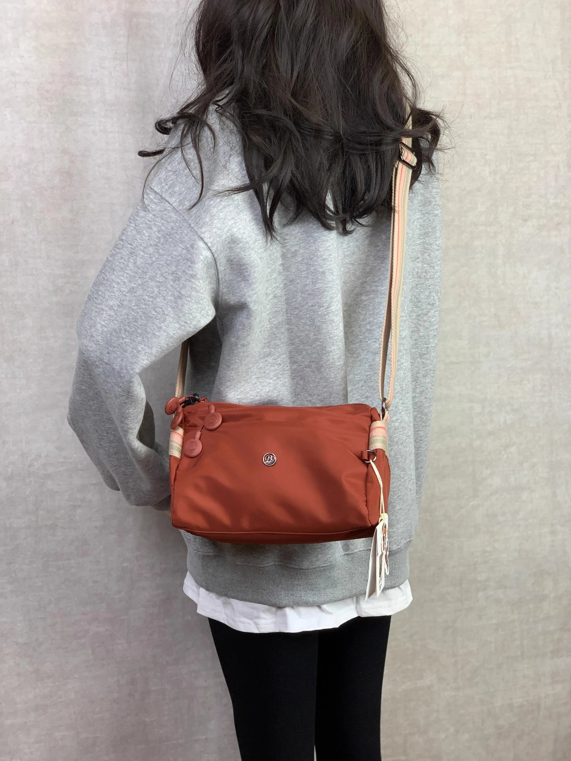 sac banane femme minimaliste en nylon rouge
